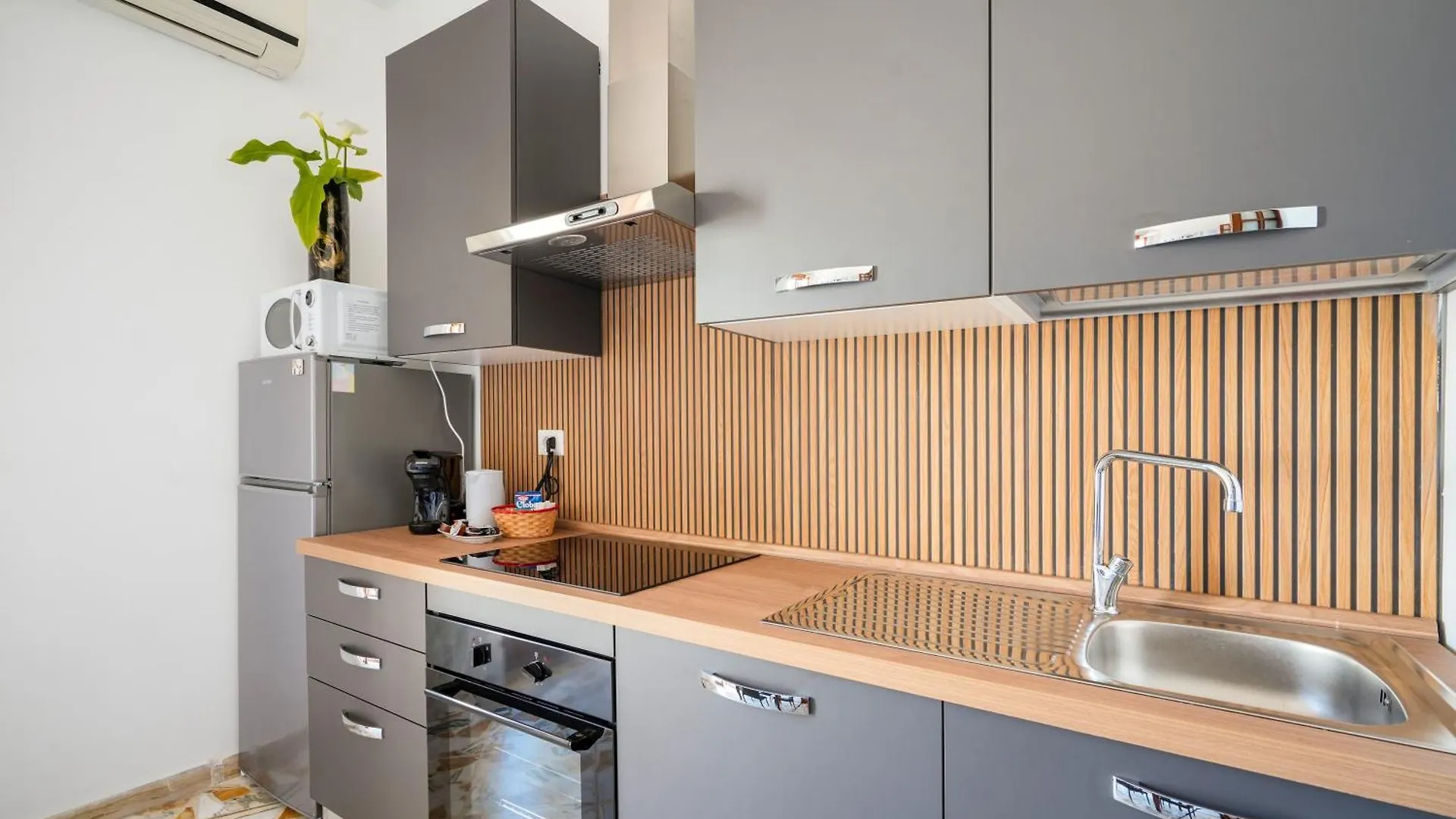 Casa - Merlino Bari 0*,  İtalya